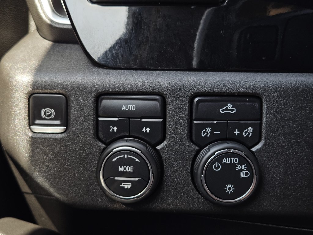 Used 2022 Chevrolet Silverado 1500 LT w/ Protection Package AWD/4WD image 22