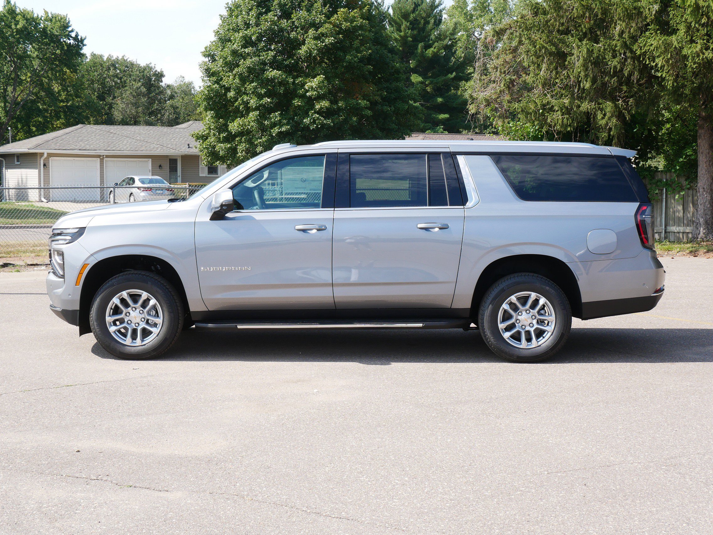 New 2026 Chevrolet Suburban LT w/ Comfort Package AWD/4WD image 5