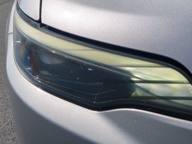 Used 2019 Jeep Cherokee Latitude w/ Cold Weather Group FWD image 9