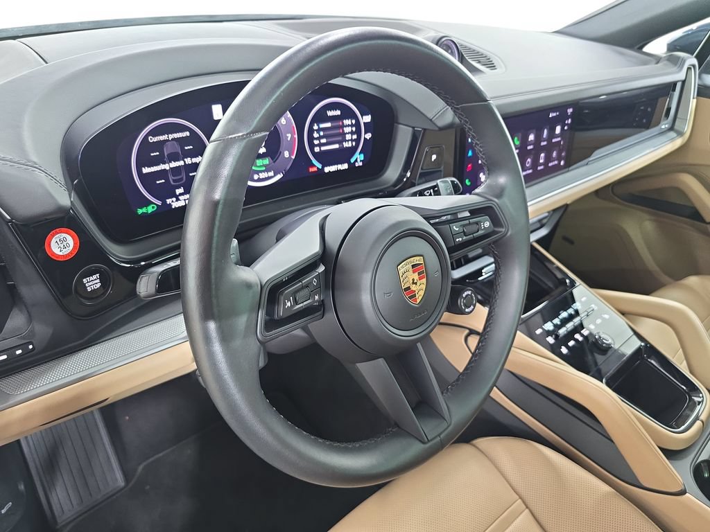 Certified 2024 Porsche Cayenne Coupe AWD/4WD image 4