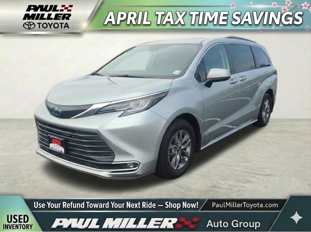 Used 2021 Toyota Sienna XLE image 1