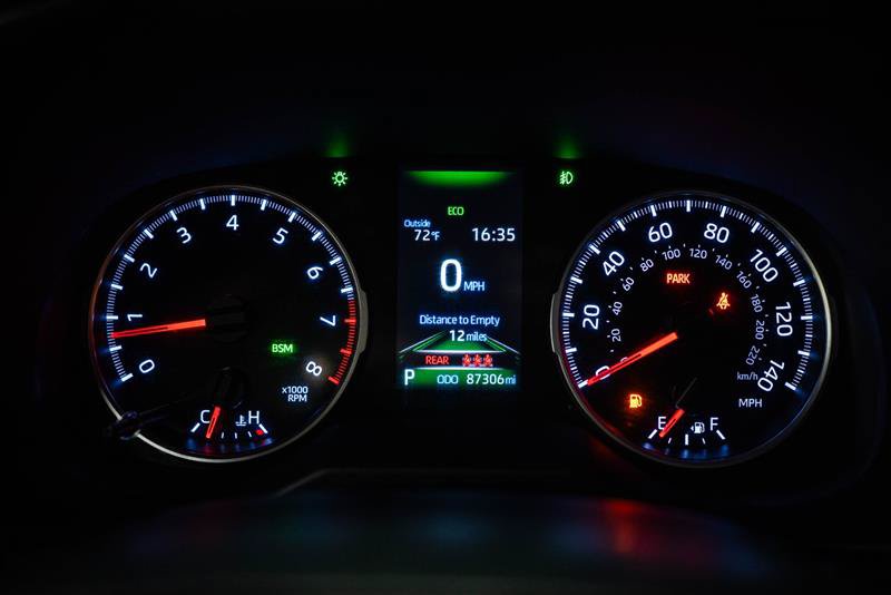 Used 2021 Toyota RAV4 XLE FWD image 17