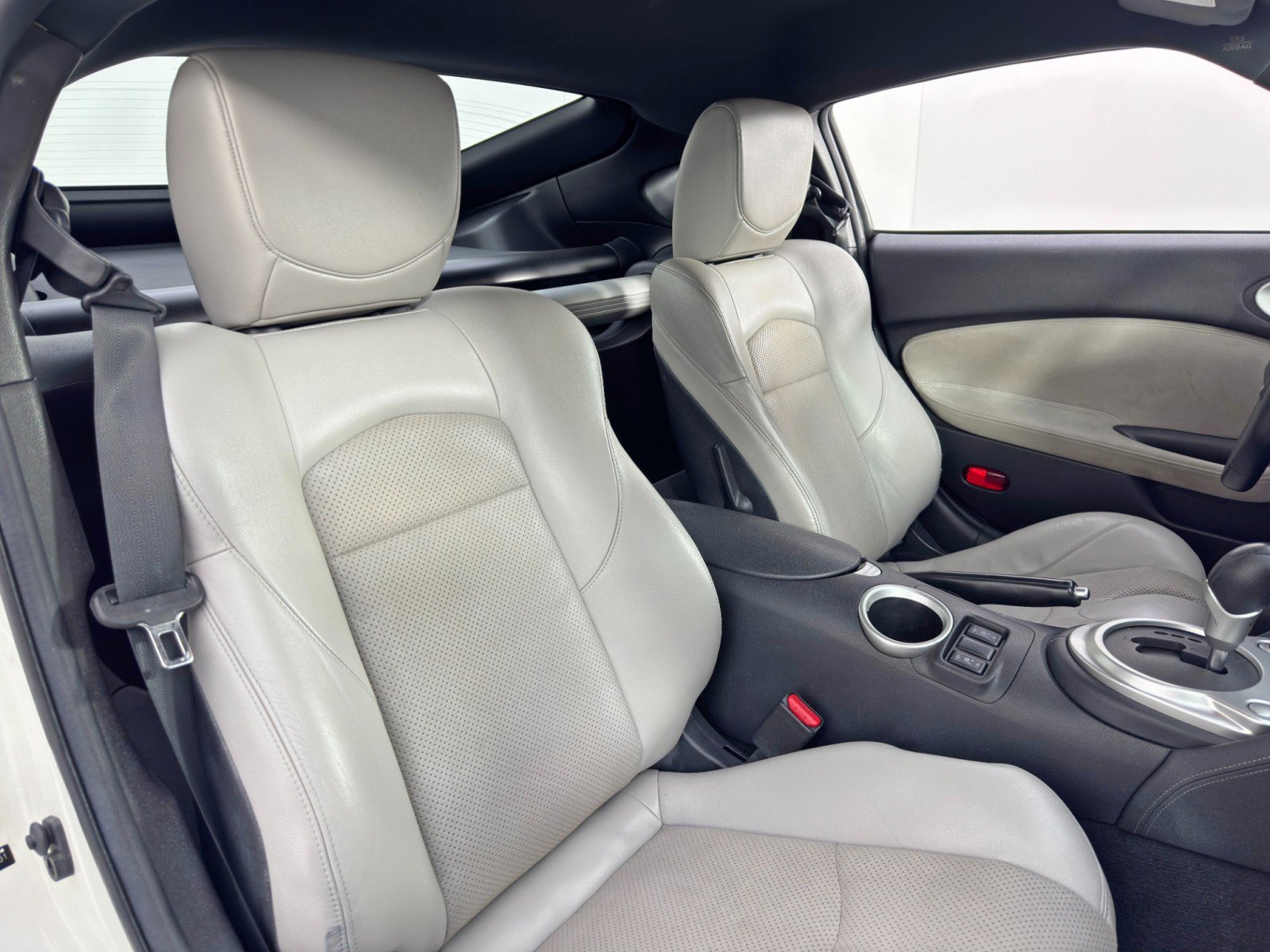 Used 2011 Nissan 370Z Touring image 32