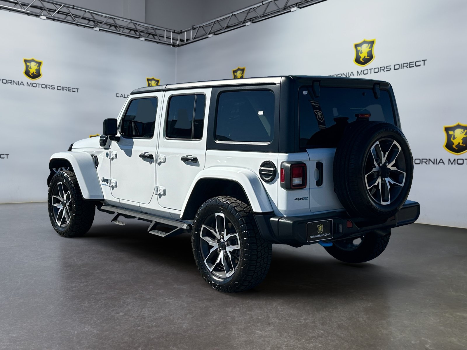 Used 2024 Jeep Wrangler Unlimited AWD/4WD image 3