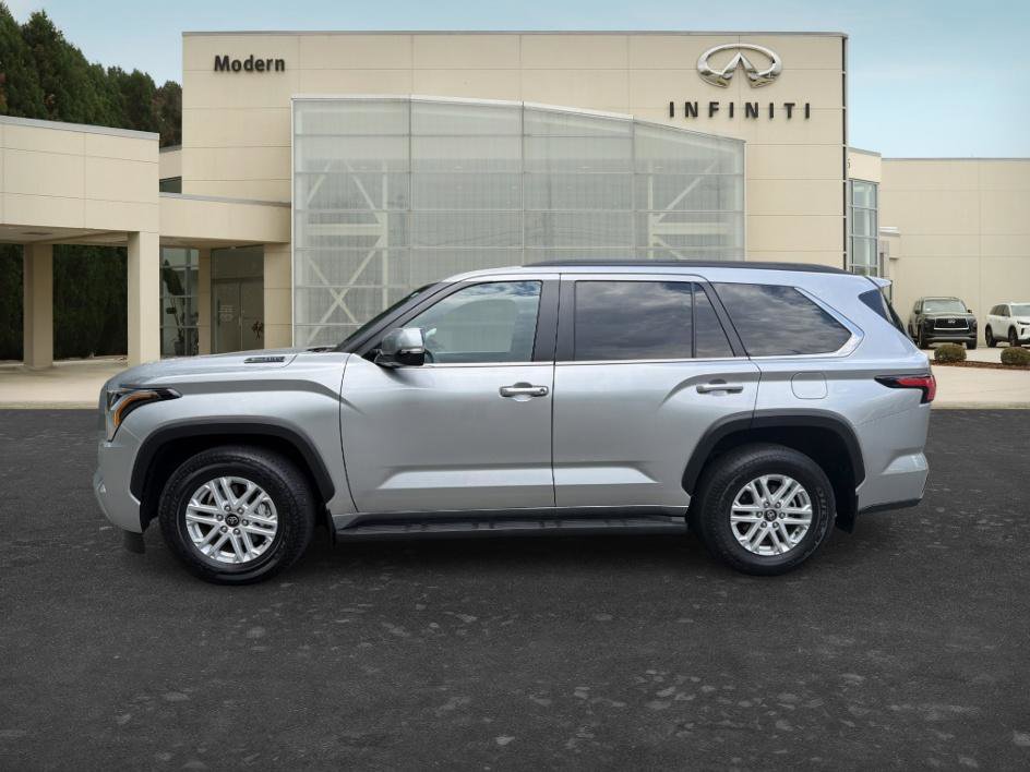 Used 2025 Toyota Sequoia SR5 AWD/4WD image 7