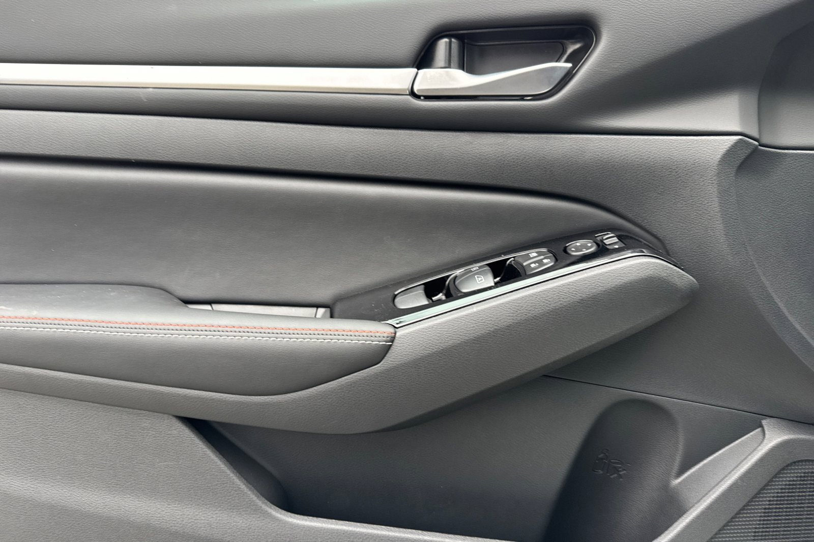 New 2025 Nissan Altima 2.5 SR w/ SR Premium Package image 8