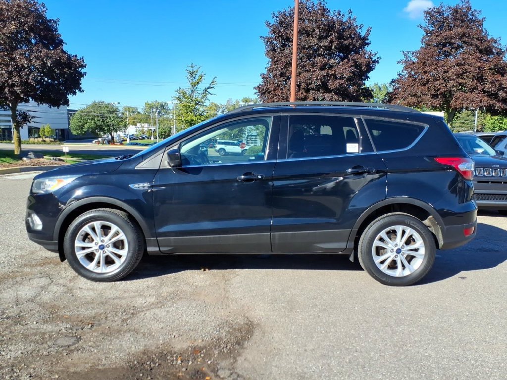 Used 2017 Ford Escape SE w/ Equipment Group 201A FWD image 2