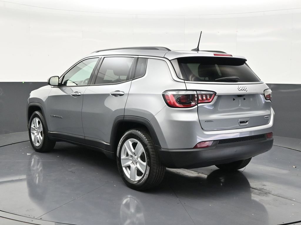 Used 2022 Jeep Compass Latitude FWD image 3