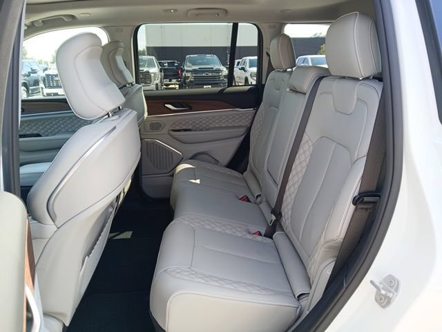 Used 2022 Jeep Grand Cherokee Summit AWD/4WD image 26
