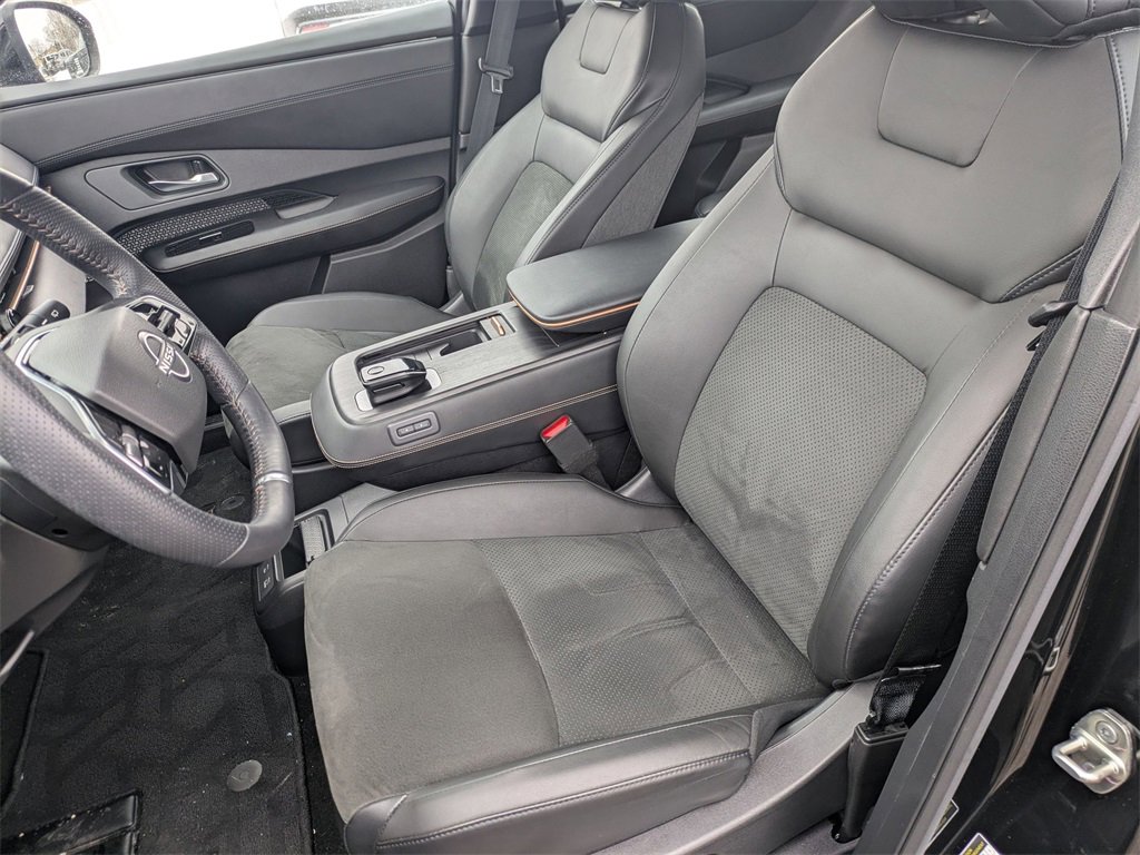 Used 2023 Nissan Ariya FWD image 11