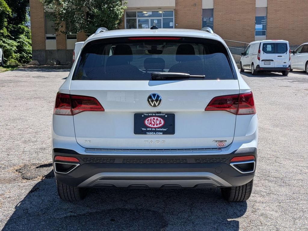 Used 2023 Volkswagen Taos SE w/ Panoramic Sunroof Package AWD/4WD image 4