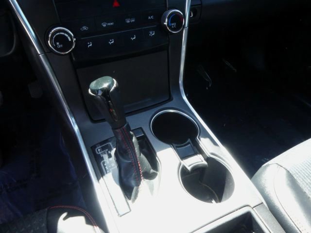 Used 2015 Toyota Camry SE image 31