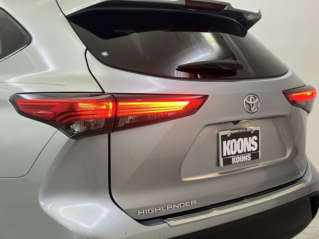 Used 2020 Toyota Highlander L image 27