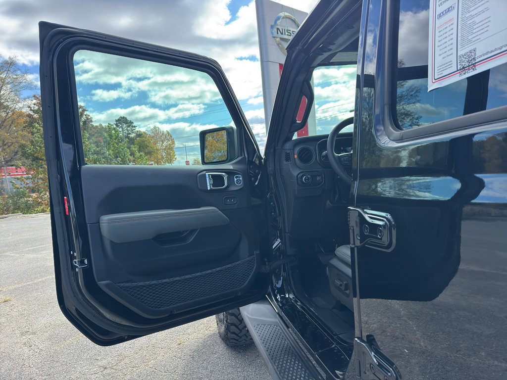 Used 2025 Jeep Gladiator Mojave image 16