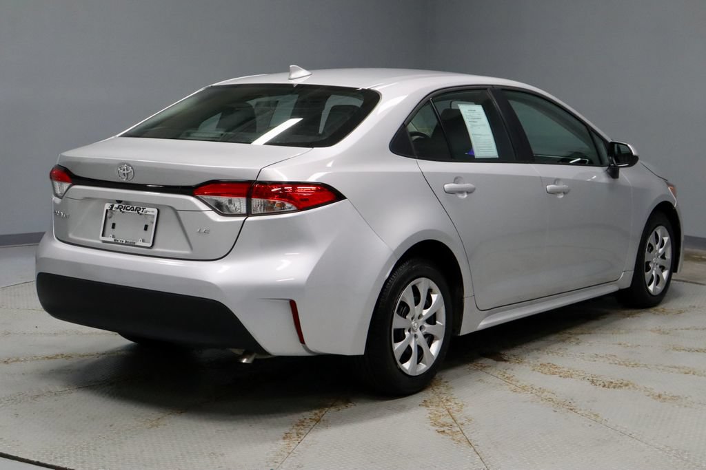 Used 2025 Toyota Corolla LE FWD image 11