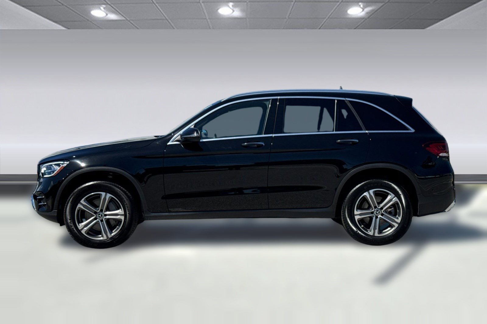 Used 2022 Mercedes-Benz GLC 300 4MATIC image 2
