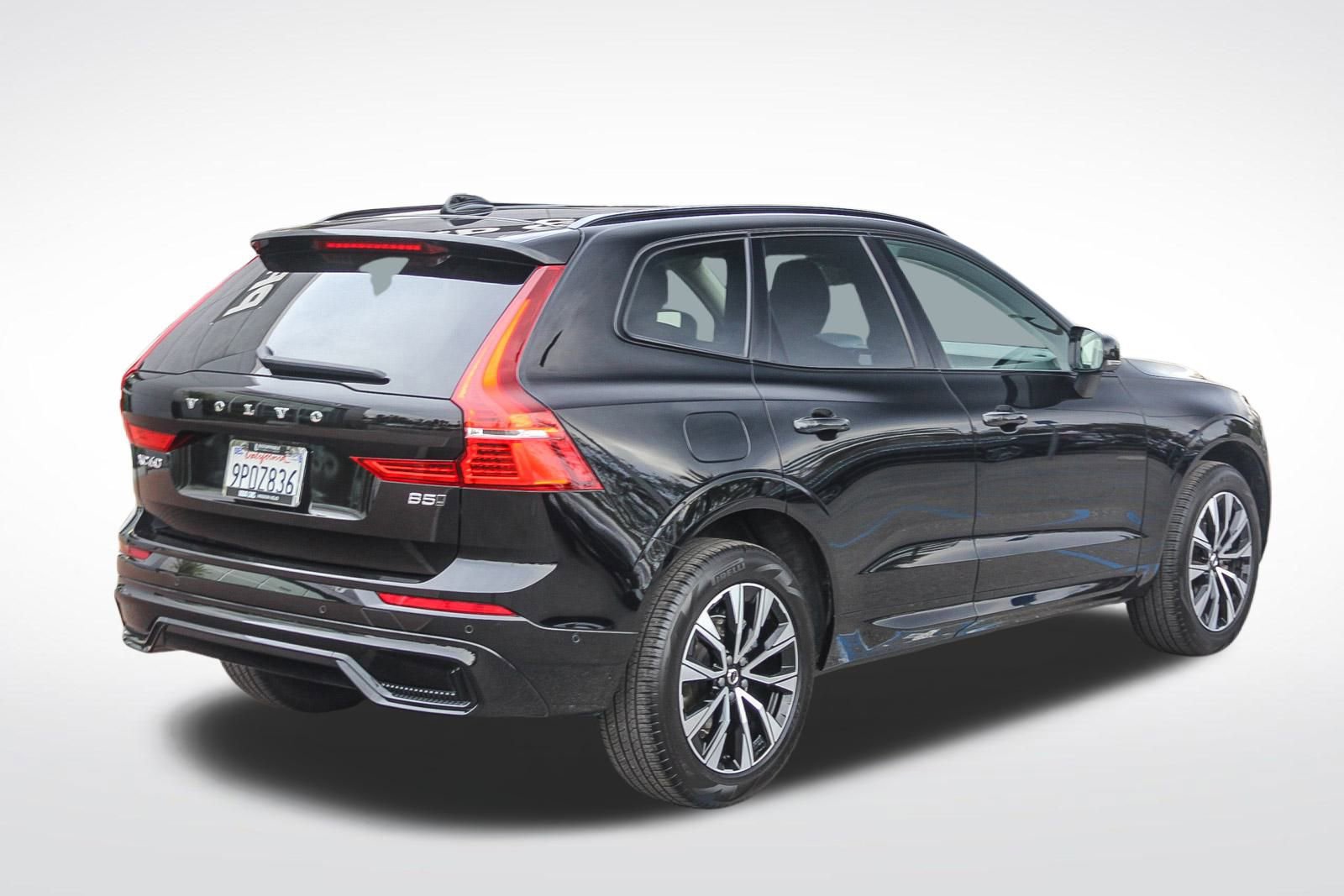 Used 2025 Volvo XC60 B5 Plus image 10