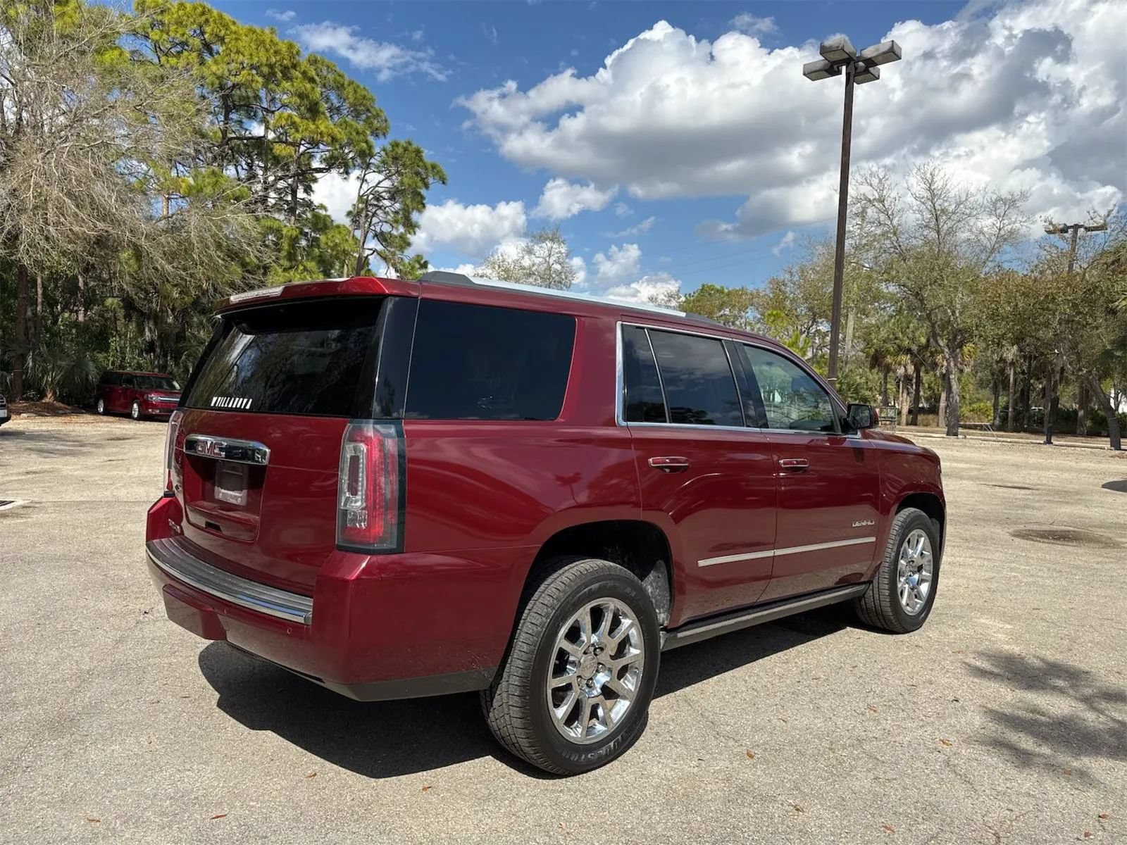 Used 2017 GMC Yukon Denali AWD/4WD image 3