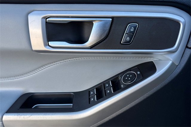 Used 2022 Ford Explorer XLT w/ Equipment Group 202A image 11