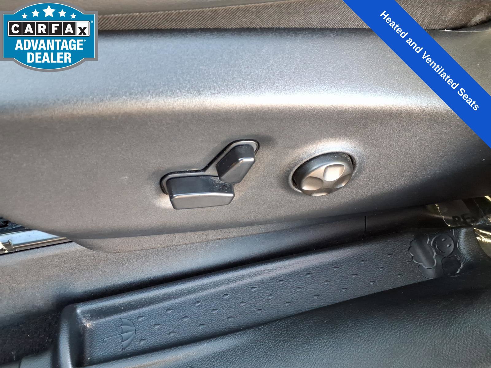 Used 2025 Chrysler Pacifica Limited FWD image 18