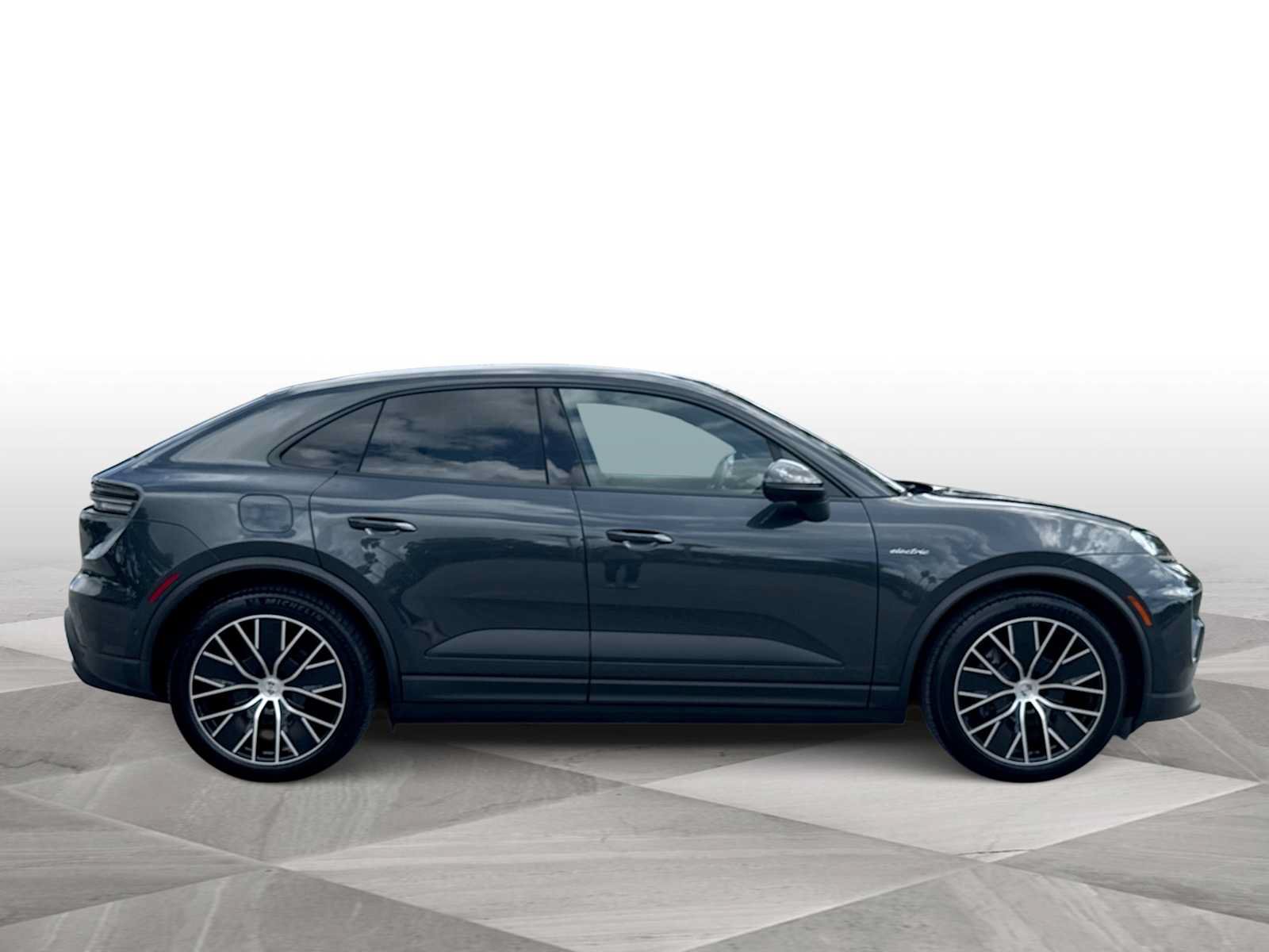 Used 2025 Porsche Macan Electric RWD image 9