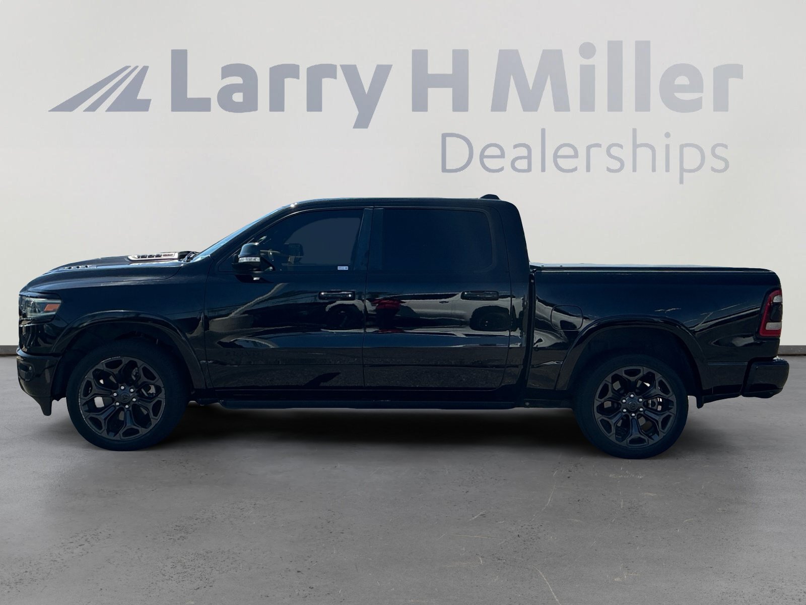 Used 2021 RAM 1500 Limited w/ Night Edition AWD/4WD image 2