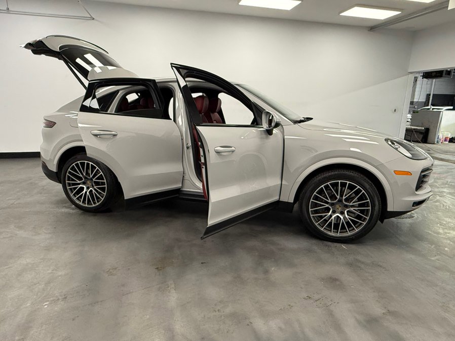 Used 2022 Porsche Cayenne Coupe AWD/4WD image 27