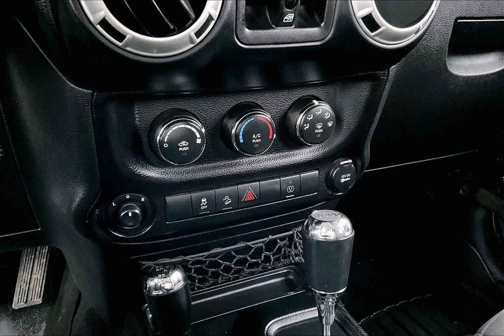 Used 2017 Jeep Wrangler Unlimited Sahara AWD/4WD image 14