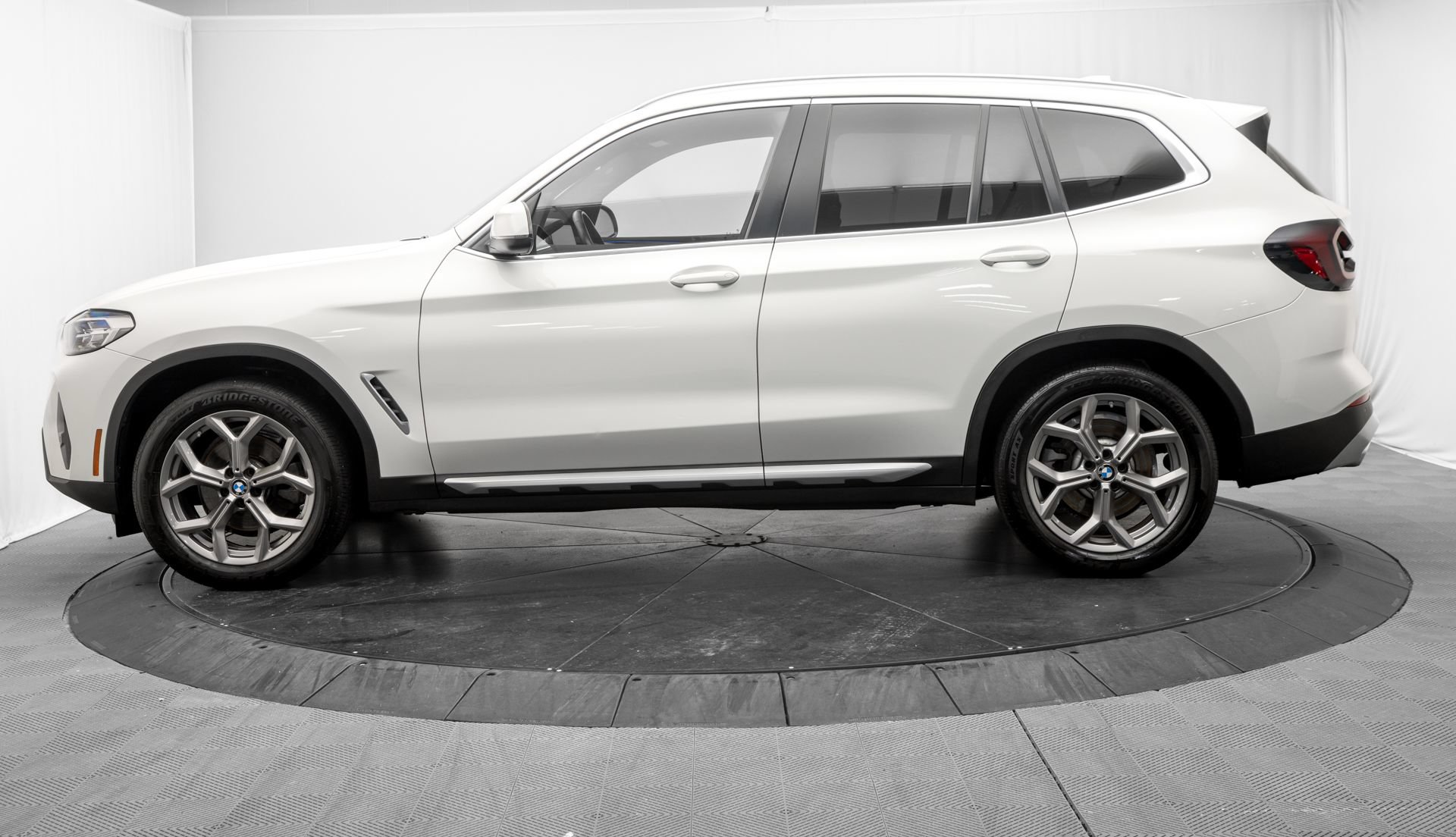 Used 2022 BMW X3 xDrive30i AWD/4WD image 4