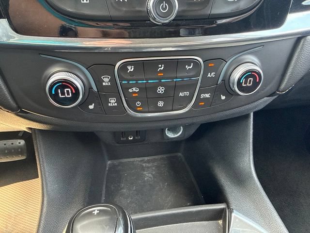 Used 2019 Chevrolet Traverse LT w/ LPO, Blackout Package AWD/4WD image 24