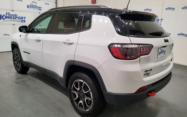 Used 2025 Jeep Compass Trailhawk AWD/4WD image 4