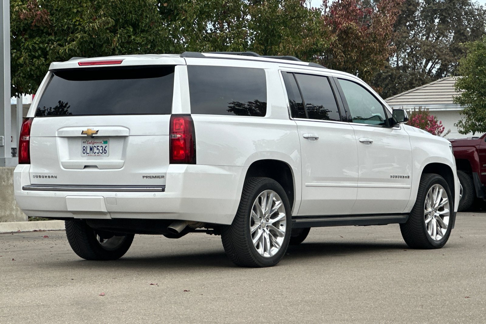 Used 2019 Chevrolet Suburban Premier w/ Premier Plus Edition AWD/4WD image 4