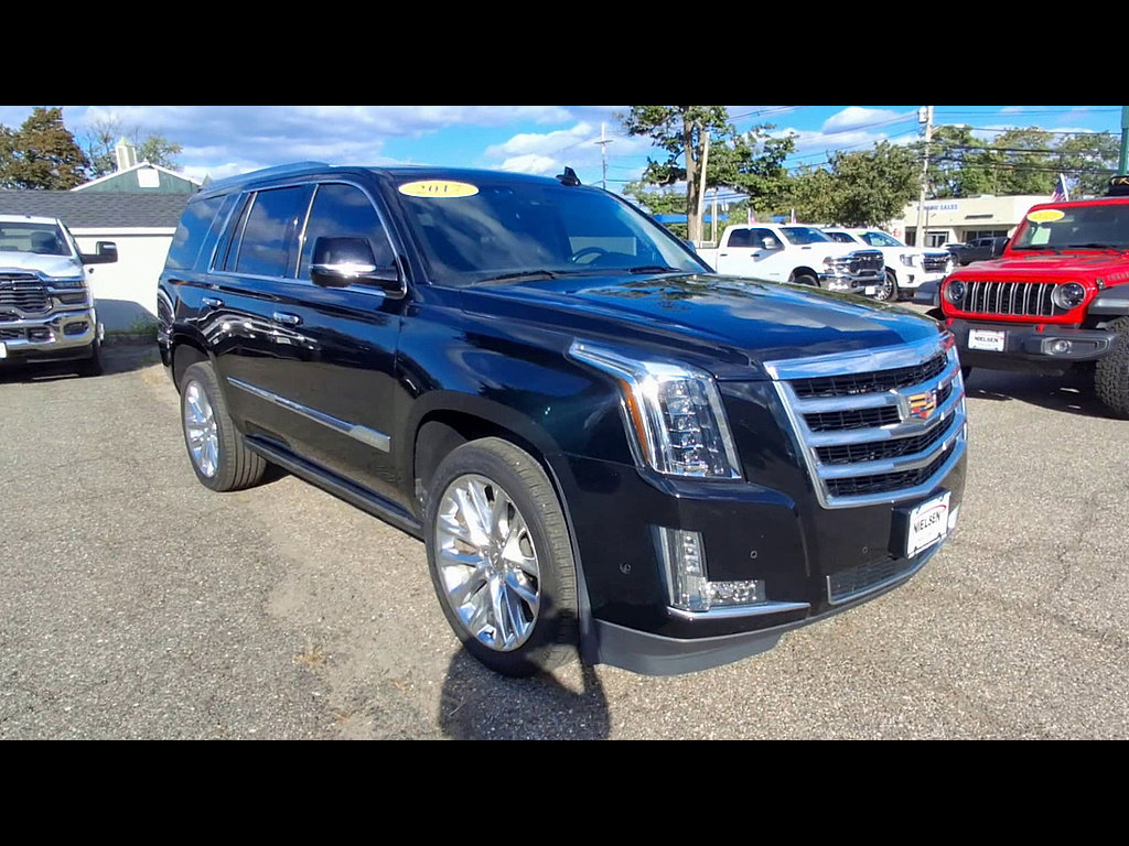 Used 2017 Cadillac Escalade Premium Luxury AWD/4WD image 2