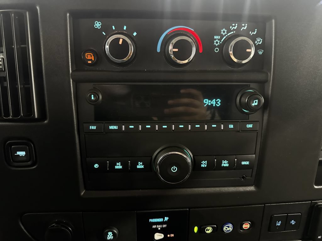 Used 2025 Chevrolet Express 3500 LT w/ LT Preferred Equipment Group RWD image 24