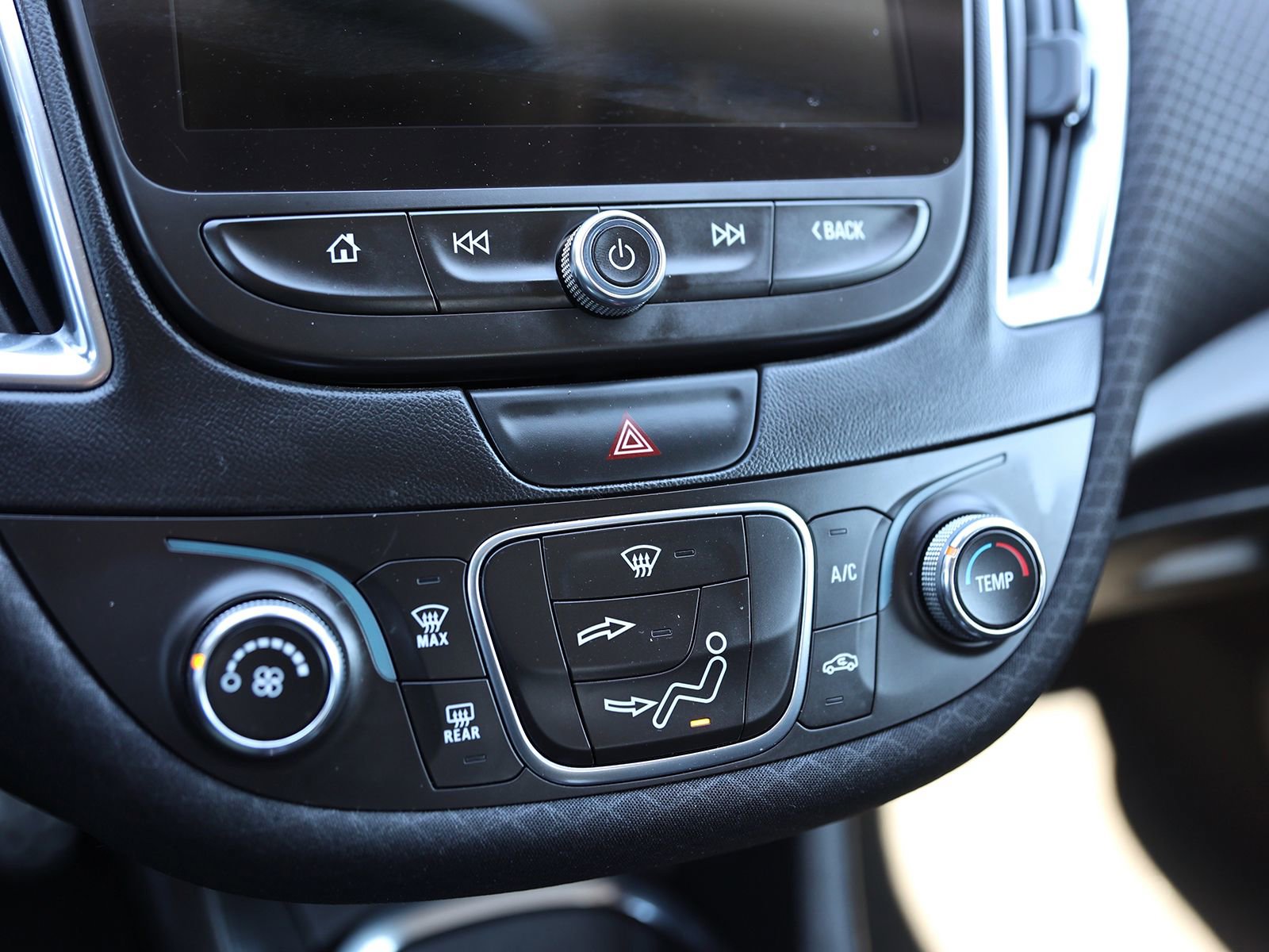 Used 2017 Chevrolet Malibu LT image 23