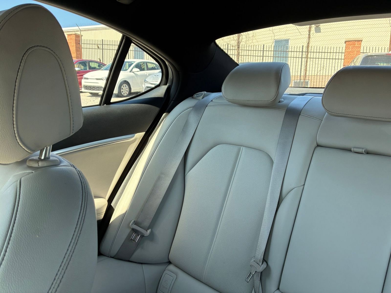 Used 2025 Genesis G70 2.5T image 34