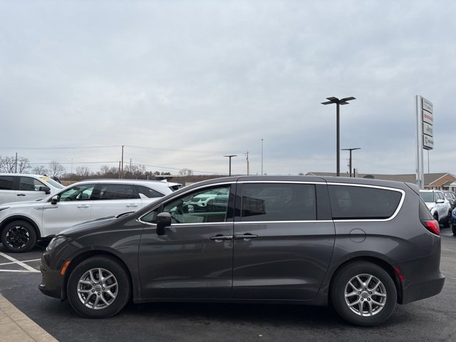 Used 2023 Chrysler Voyager LX image 11