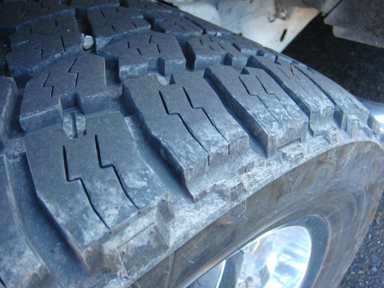 Used 2005 HUMMER H2 SUT w/ Preferred Equipment Group image 28