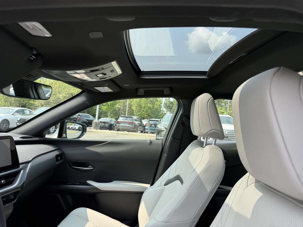 Used 2025 Lexus UX 300h AWD w/ Accessory Package (Z1) image 21