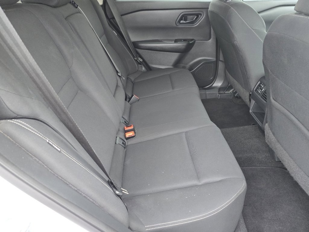 Used 2024 Nissan Rogue S image 17