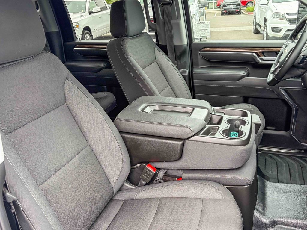 Used 2025 Chevrolet Silverado 2500 LT w/ Convenience Package image 38