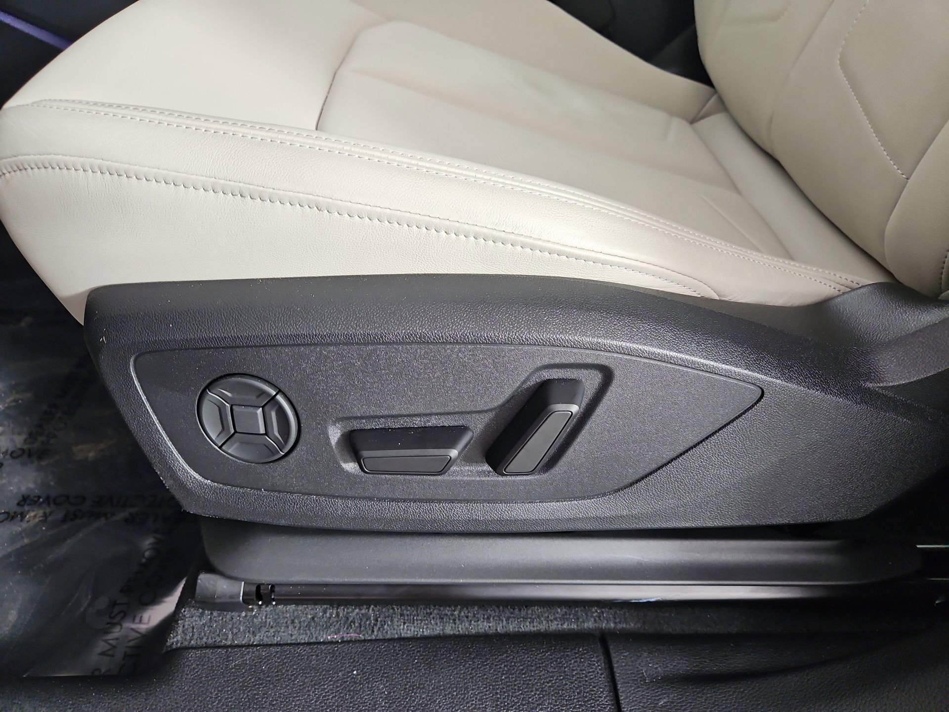 Certified 2025 Audi Q3 2.0T Premium Plus w/ Premium Plus Package image 19