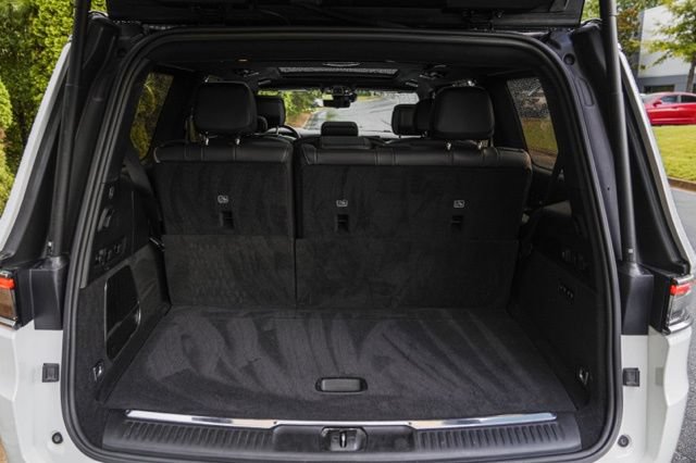 Used 2023 Jeep Grand Wagoneer Series III AWD/4WD image 24