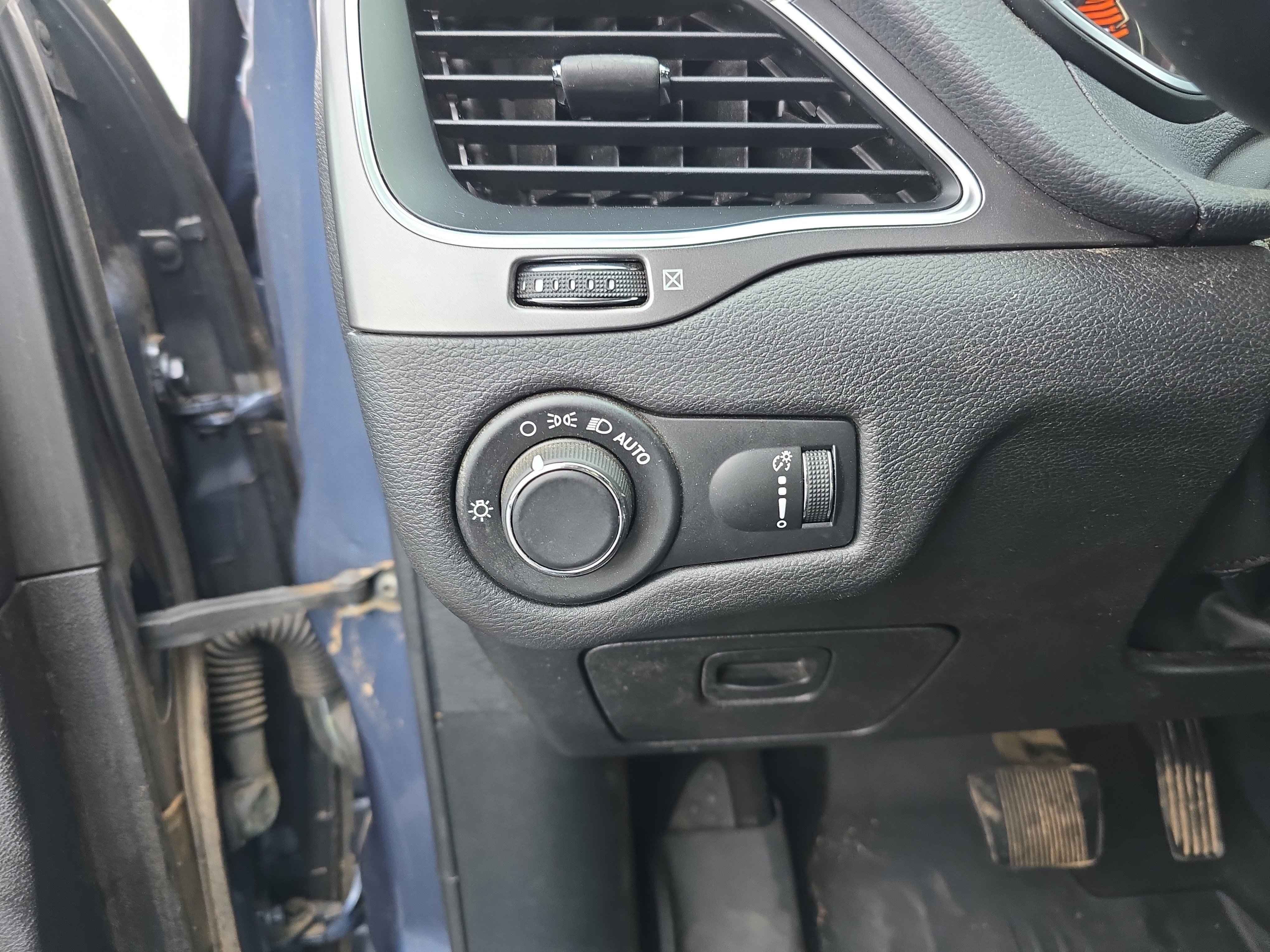 Used 2020 Jeep Cherokee Latitude image 35