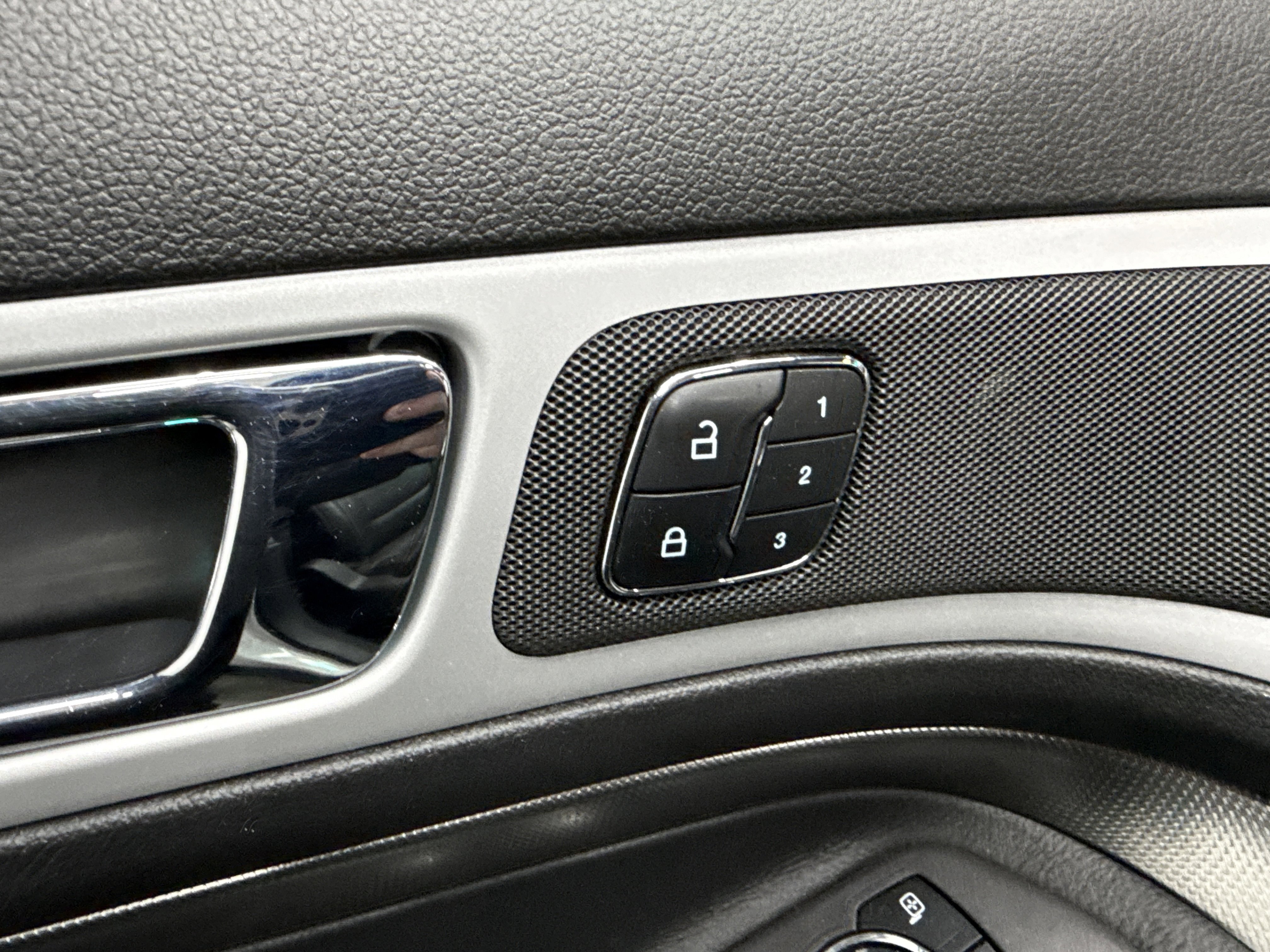 Used 2014 Ford Explorer Sport image 13