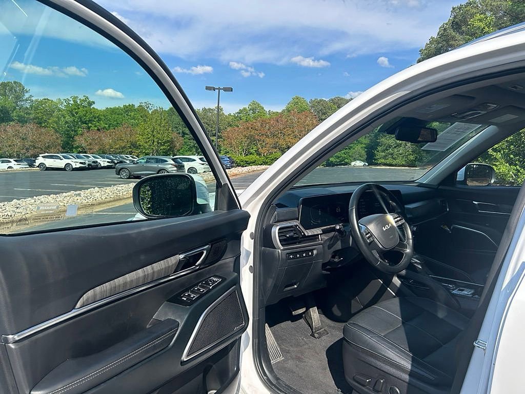Used 2025 Kia Telluride EX w/ EX Captain's Chair Package FWD image 5