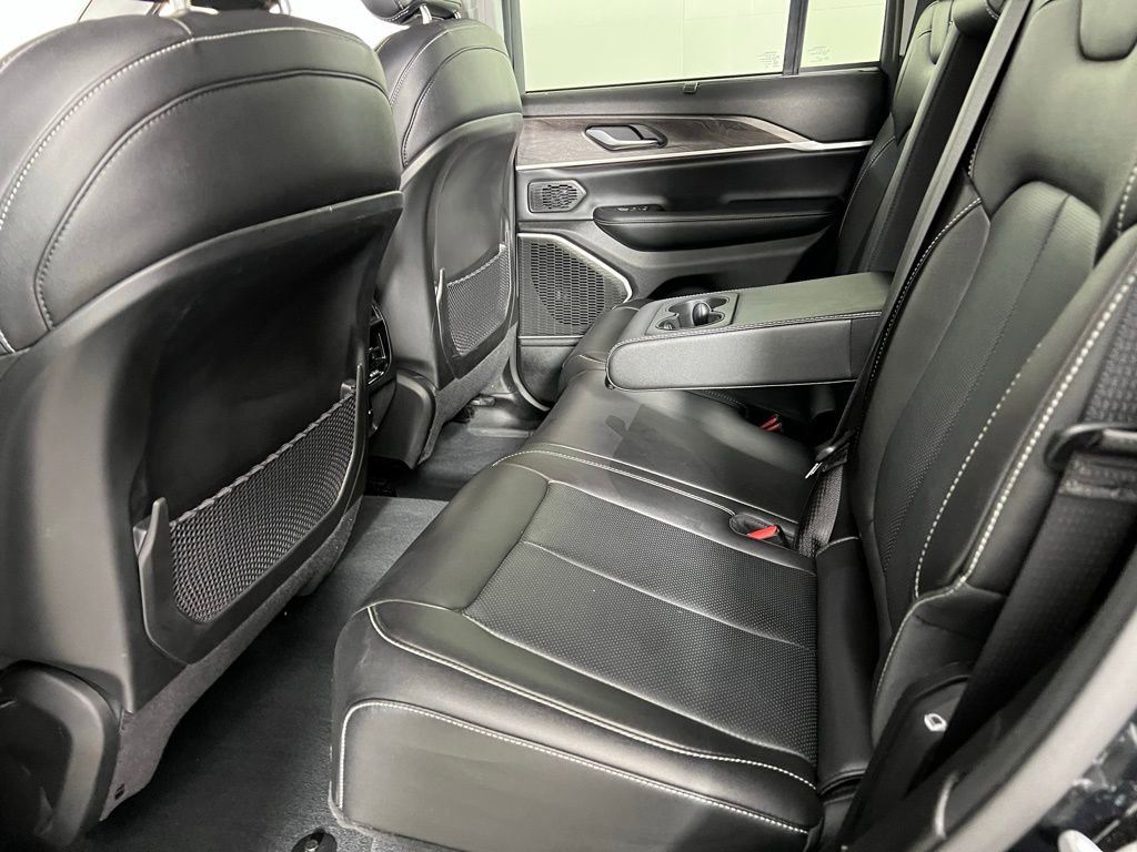 Used 2023 Jeep Grand Cherokee Limited w/ Luxury Tech Group II image 28