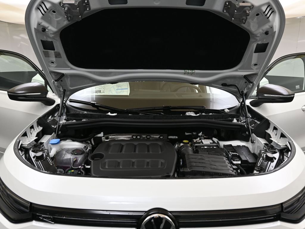 New 2026 Volkswagen Tiguan SE R-Line image 9
