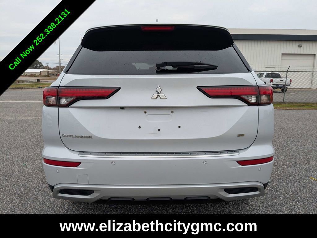 Used 2022 Mitsubishi Outlander SE image 5