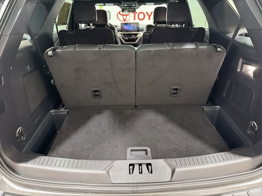 Used 2025 Ford Explorer ST image 18